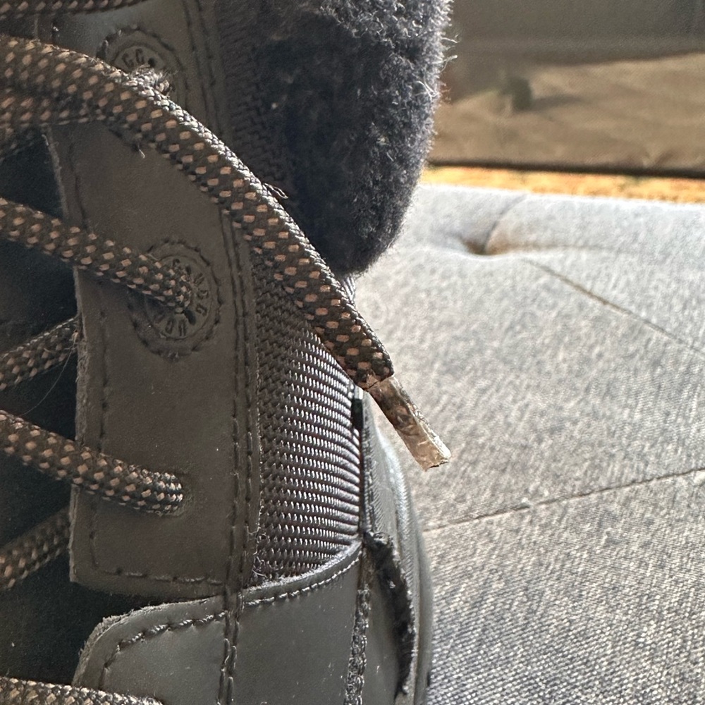 UGG Yose Fluff V2 Waterproof Snow Boots Women’s 7 Black❄️❄️❄️ - Picture 11 of 11